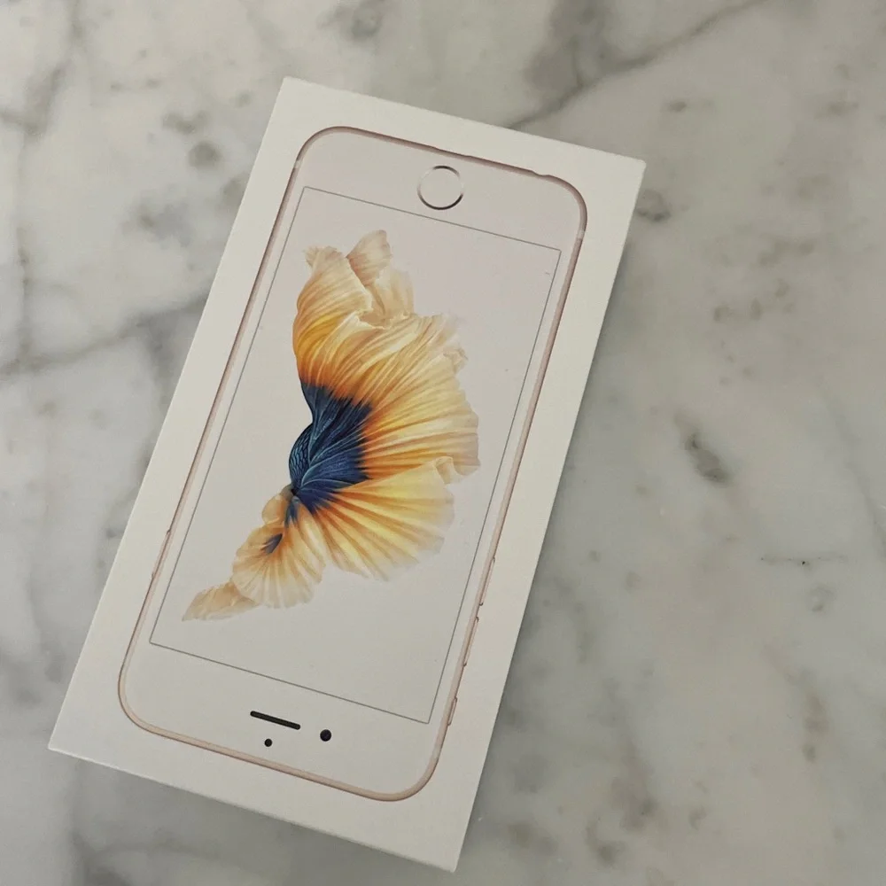Unlocked 64GB Apple iPhone 6S with White and Gold Finish